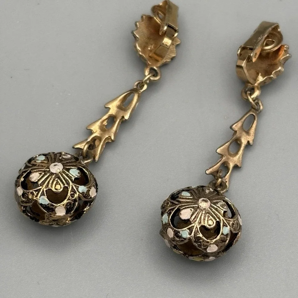 Vintage Dangle Floral Clip On Earrings Enamel Pastels 1940s Dimensional READ